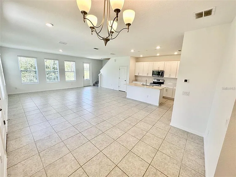1707 Sanibel Dr — Photo 3
