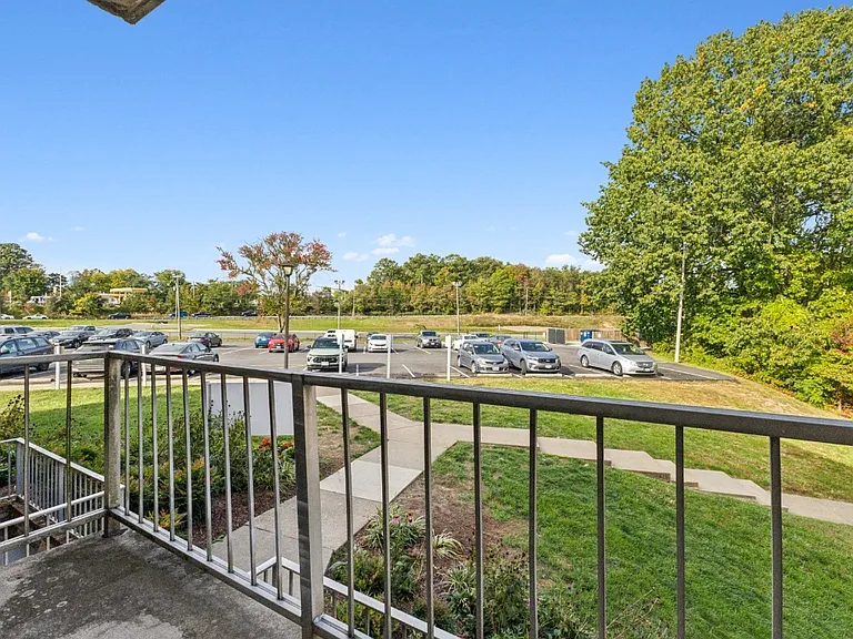 Briarwood Apartments — Photo 24