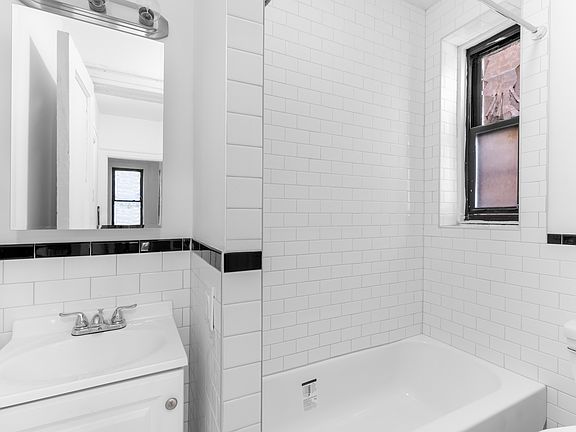 3rd image of 626 Lincoln Pl APT 1A