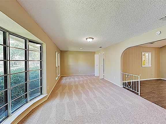 4th image of 2405 Kingsbridge Dr