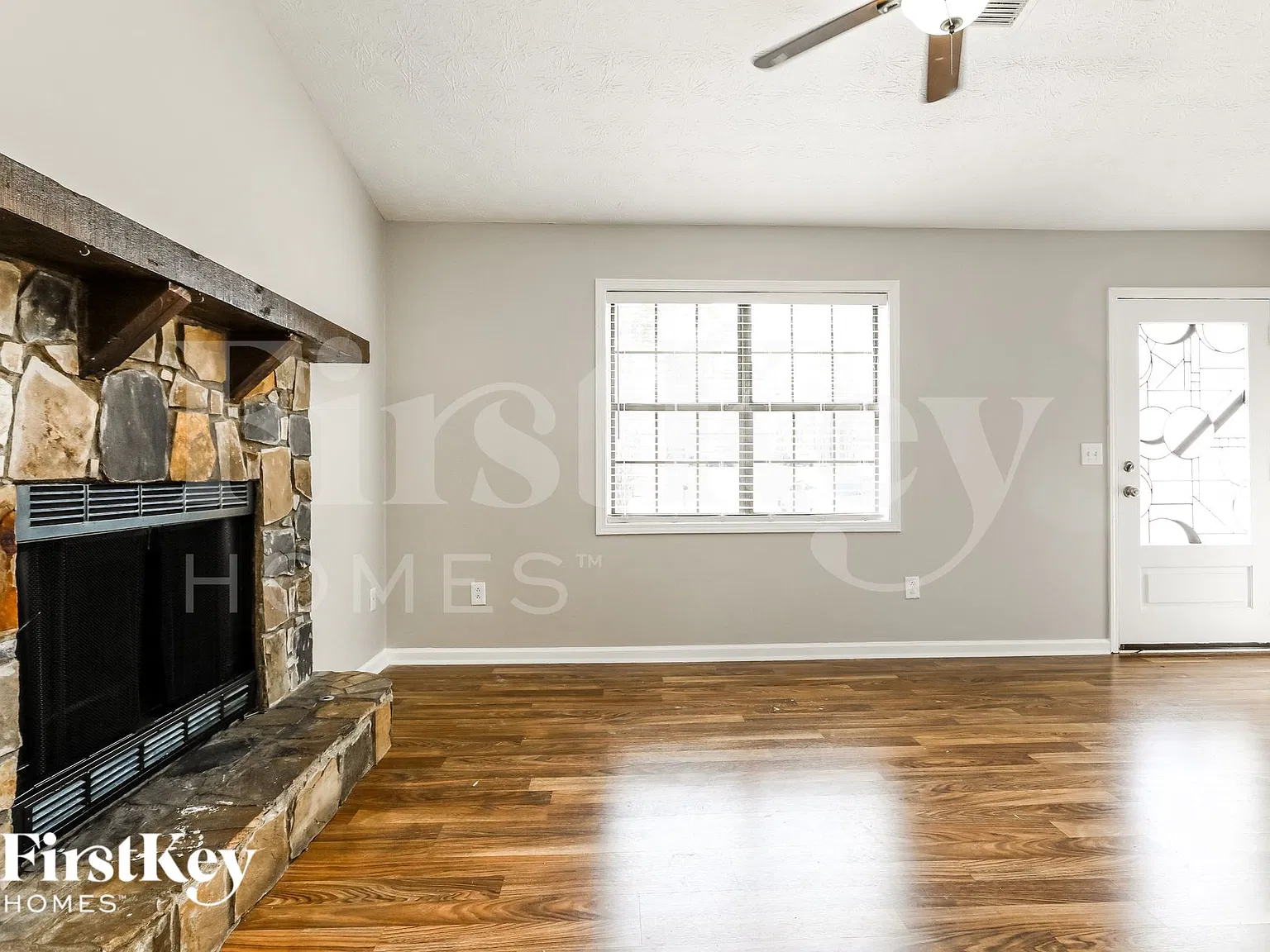 3 bed, 2.0 bath, 1094 sqft, $1,930 — Photo 3