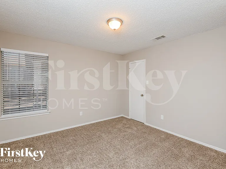 609 Hollyberry Dr — Photo 12