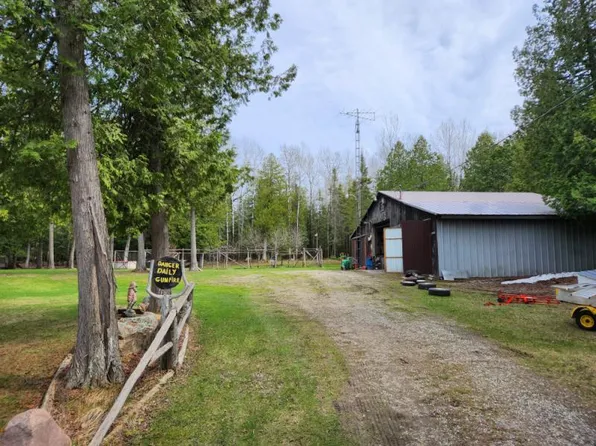 30900 E Tourist Rd, Drummond Island, MI 49726
