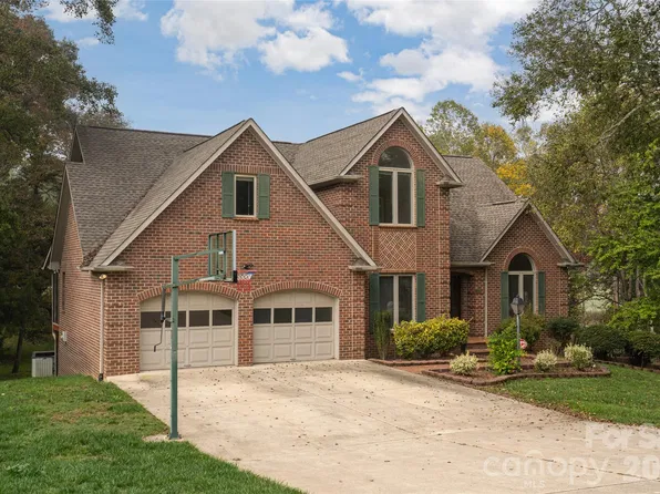 4943 Elmhurst Dr NE, Hickory, NC 28601
