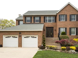 7 Presidential Path, Atlantic Highlands, NJ 07716