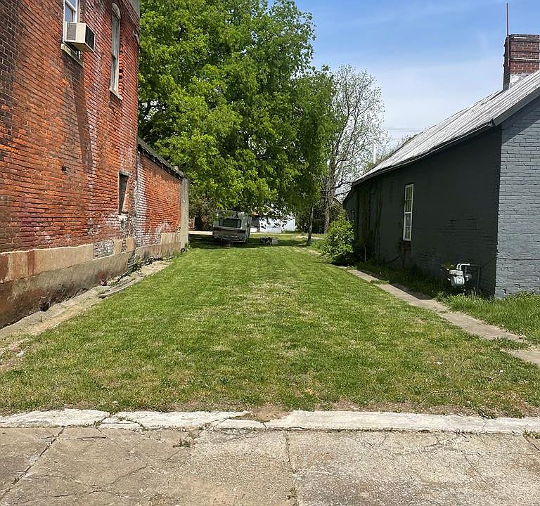 1st image of 439 E 2nd St
