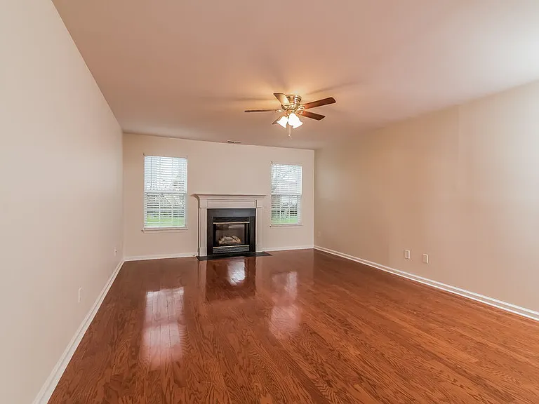 1864 Devon Dr — Photo 2
