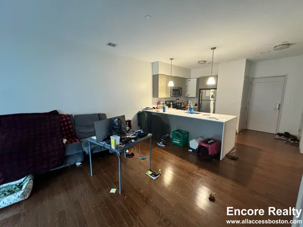 454 Harvard St #204, Brookline, MA 02446