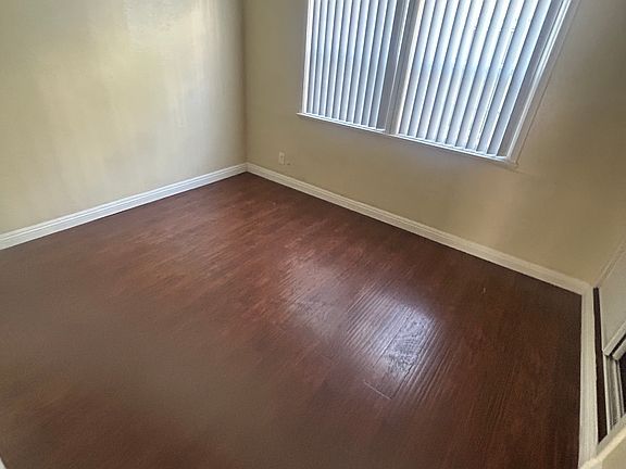2nd image of 406 W Washington Ave APT 4