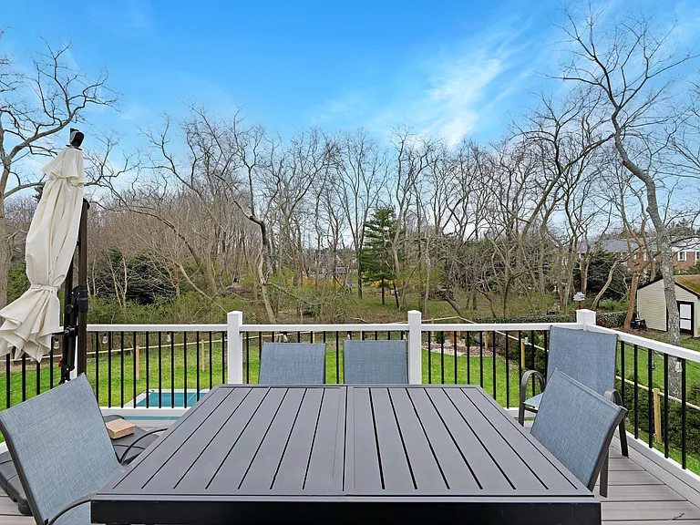 485 Sutton Pl — Photo 18
