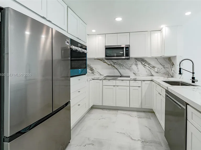 7914 Harbor Island Dr #106 — Photo 23
