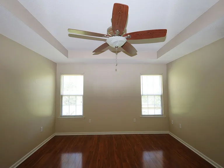 413 Bryson Cir — Photo 5