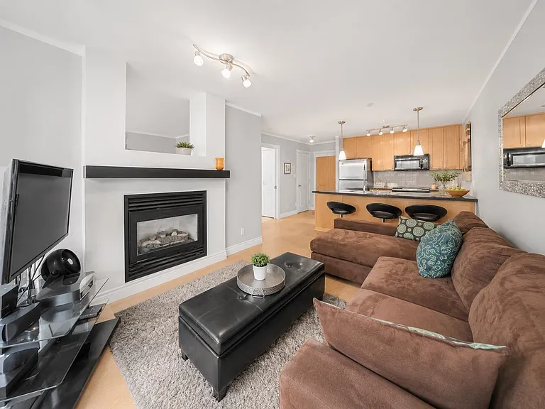989 Richards St #605 — Photo 4
