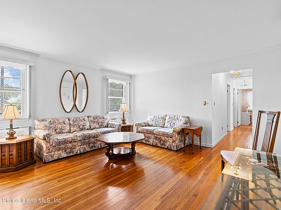 5th image of 23 Livingston Ct