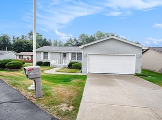 38489 Sycamore Ct, Westland, MI