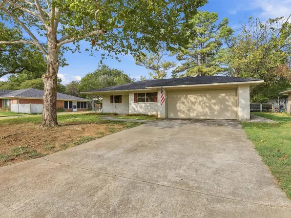 1111 Elmwood St, Gainesville, TX 76240