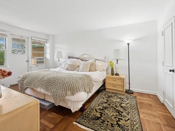 4525 Henry Hudson Parkway West image 6 of 10