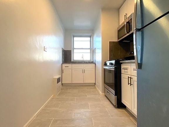 2nd image of 18914 Crocheron Ave APT 316