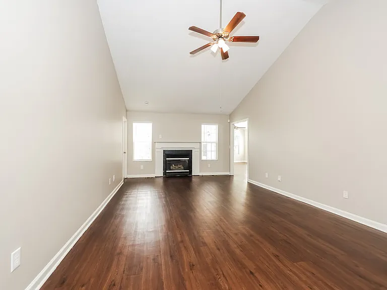 2305 Leighton Way — Photo 4
