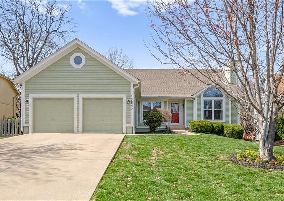 1st image of 15642 Riley St