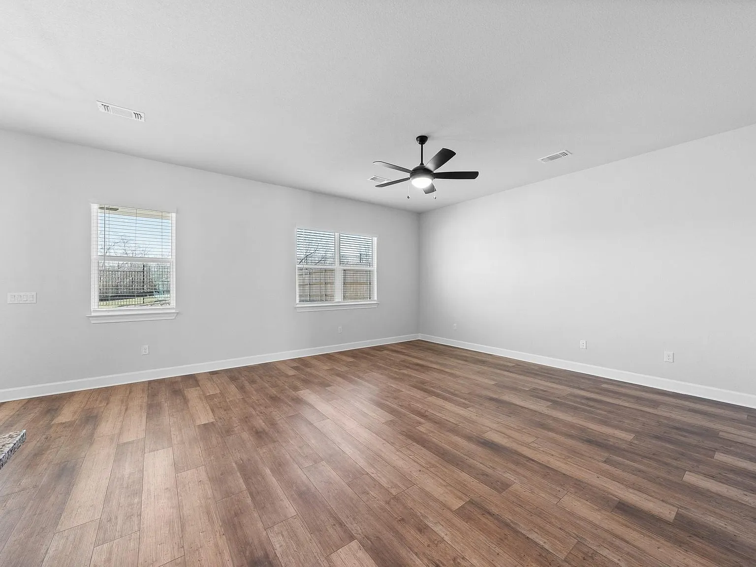 3 bed, 2.0 bath, 1403 sqft, $2,900 — Photo 4