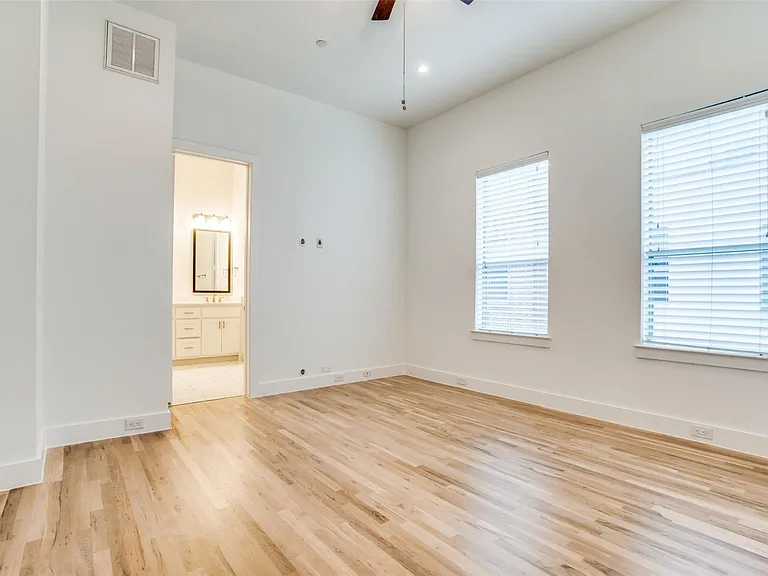 5017 Manett St #103 — Photo 16