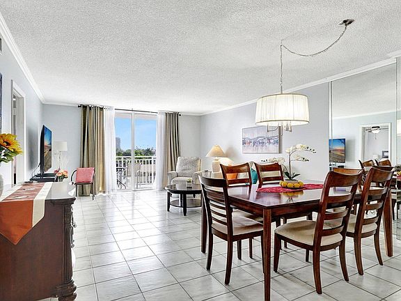 5th image of 427 Golden Isles Drive #5j