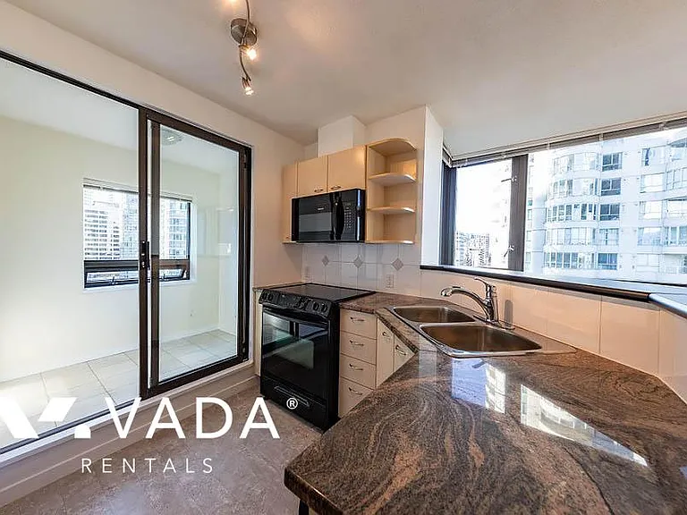 1331 Alberni St #1510 — Photo 4
