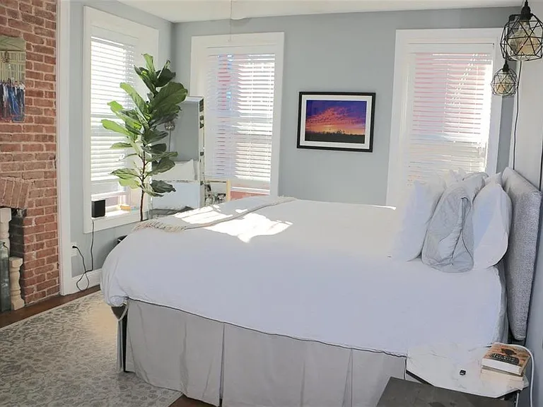 1000 Willow Ave #1 — Photo 7