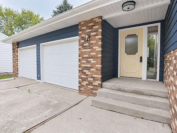 4th image of 815 18th Ave NE