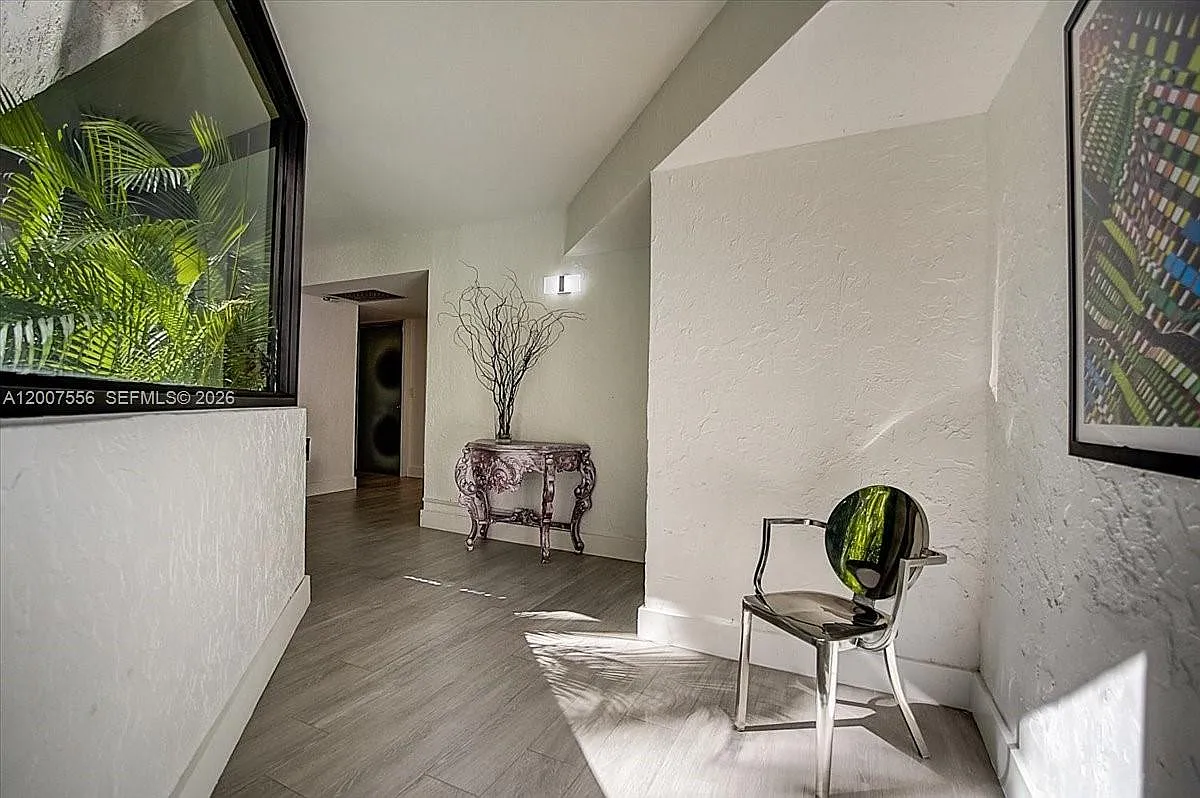 101 E Crandon Blvd — Photo 3