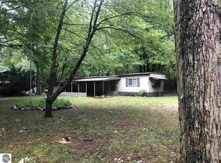 1045 Barcelona Dr, Weidman, MI