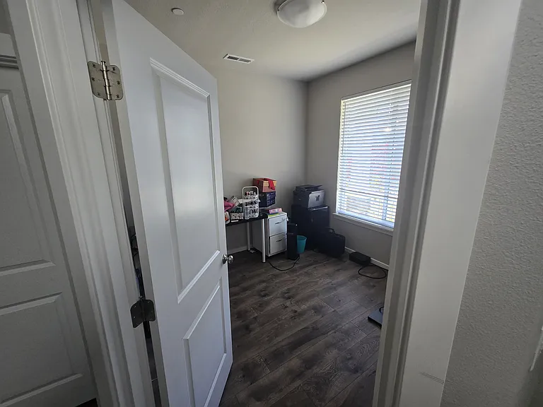 9424 N Alder St — Photo 4
