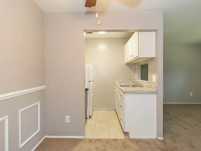 Kensington Club Apartments — Photo 6