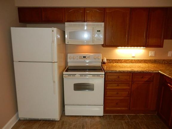 5th image of 1500 W Esplanade Ave APT 42A