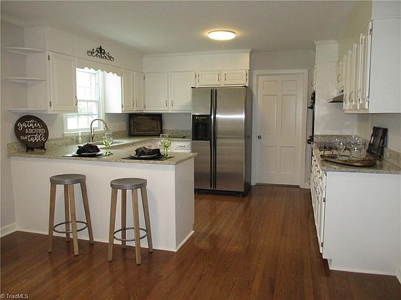 5th image of 4107 Belvoir Dr