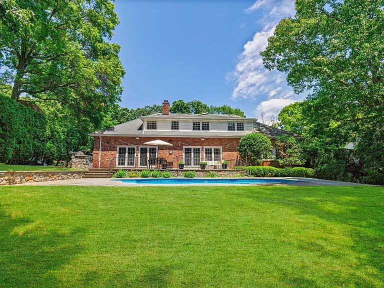 56 Sycamore Rd — Photo 34