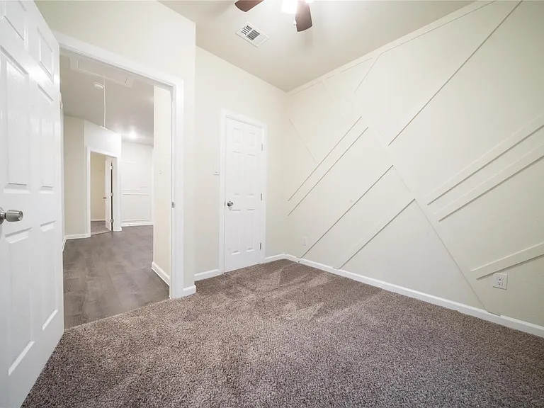 3239 Pine St — Photo 14