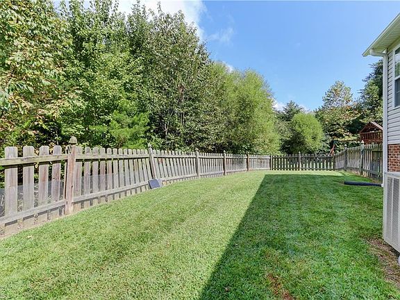 3rd image of 3815 Stayman Dr