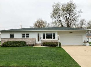 904 2nd Ave SW, Oelwein, IA 50662