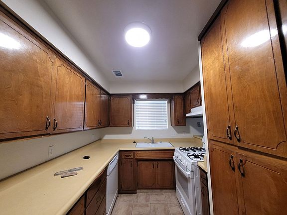 5th image of 143-149 S Peppertree Ln #143