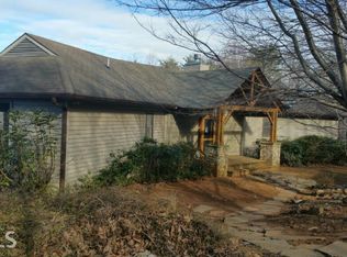 3011 Honeysuckle Ln, Hiawassee, GA 30546