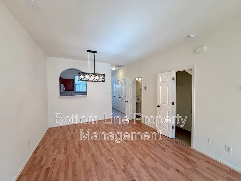 5703 Erin Dr — Photo 4