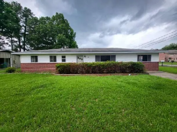 200 Robin Dr, Petal, MS 39465