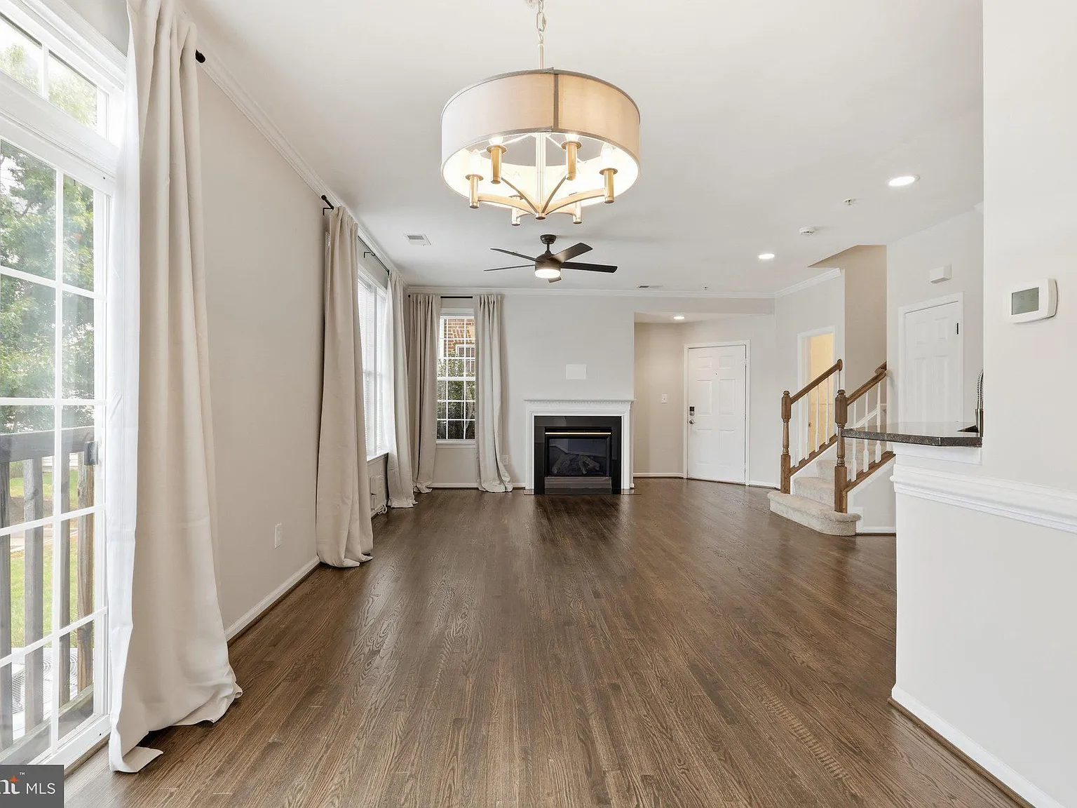 3 bed, 3.5 bath, 1755 sqft, $3,300 — Photo 4