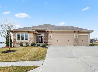 1413 Young Cir, Raymore, MO 64083