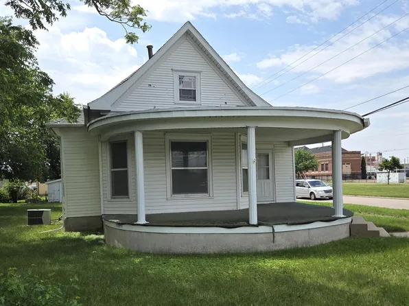 102 E 4th St, Hastings, NE 68901