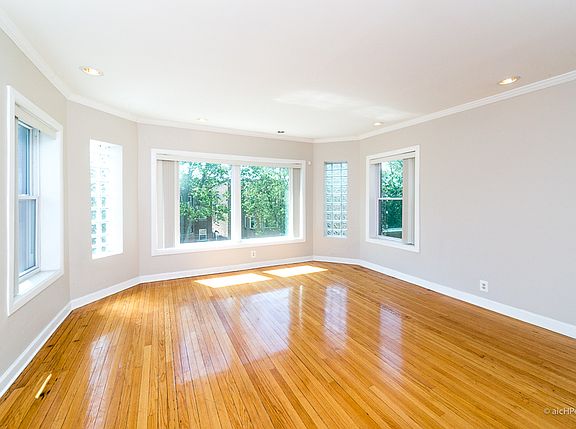 3rd image of 7637 S Kingston Ave