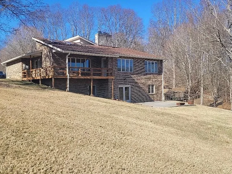 385 Steadman Rd — Photo 1