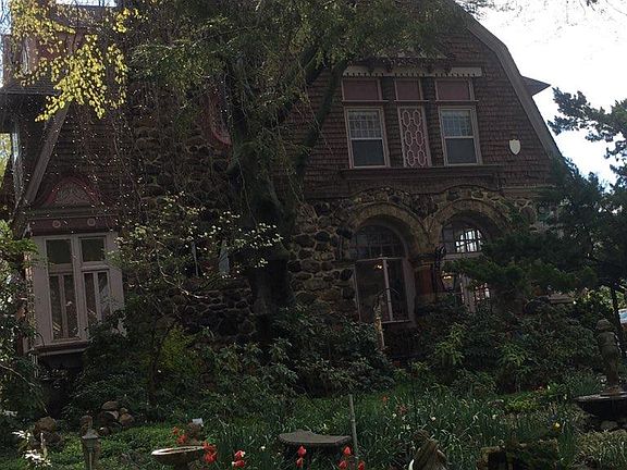 2nd image of 50 Lafayette Ave NE